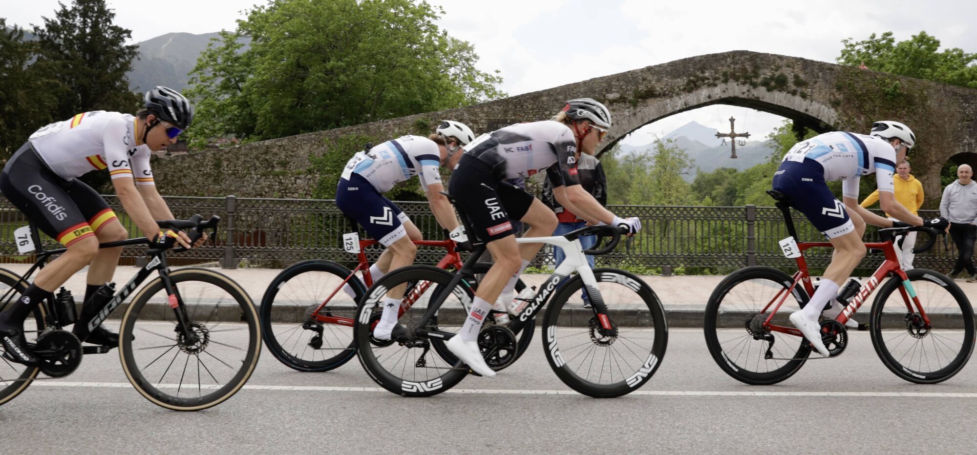 EN IMÁGENES: Segunda etapa de la Vuelta Ciclista Asturias.