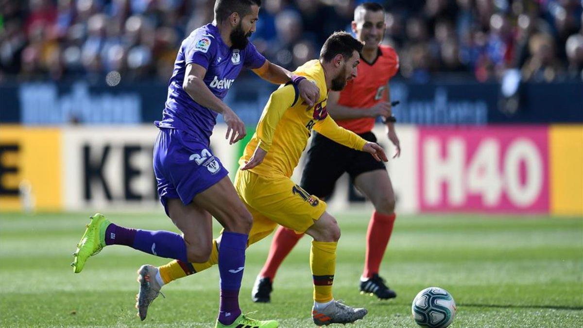 Messi sirvió la falta que remató a gol Luis Suárez