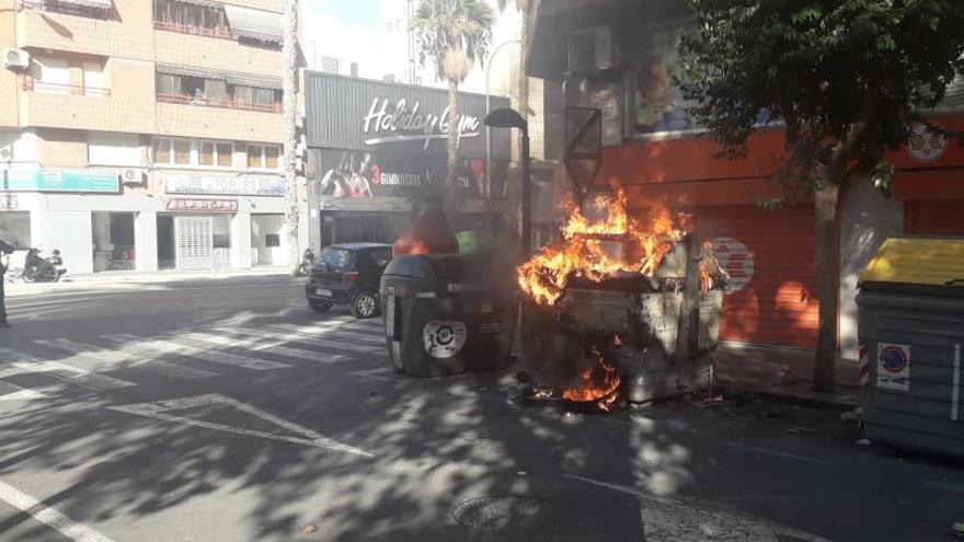Detenido un hombre de 61 años por la quema de 24 contenedores en Alicante