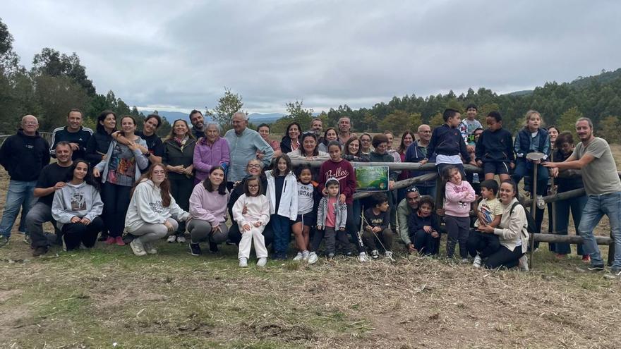 La superficie de Pinar do Rei rinde homenaje a un profesor muy querido en Vilagarcia. |  FdV