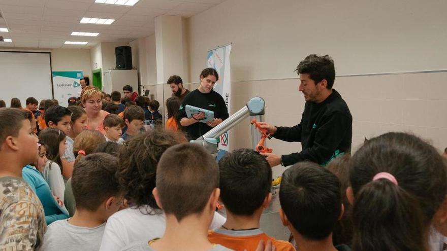 Hugo Barreiro durante una explicación. // FdV