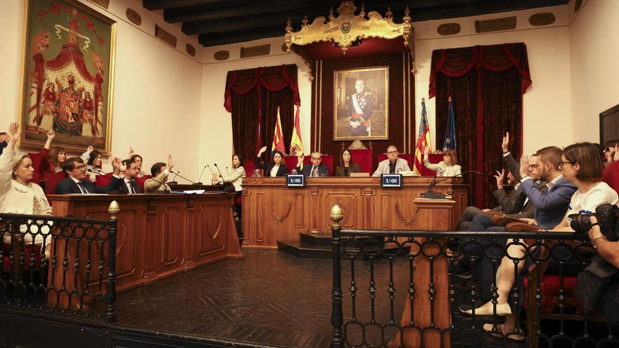 El PSOE pide explicaciones a PP y Vox en Elche por el &quot;borrado selectivo&quot; de comentarios en redes sociales