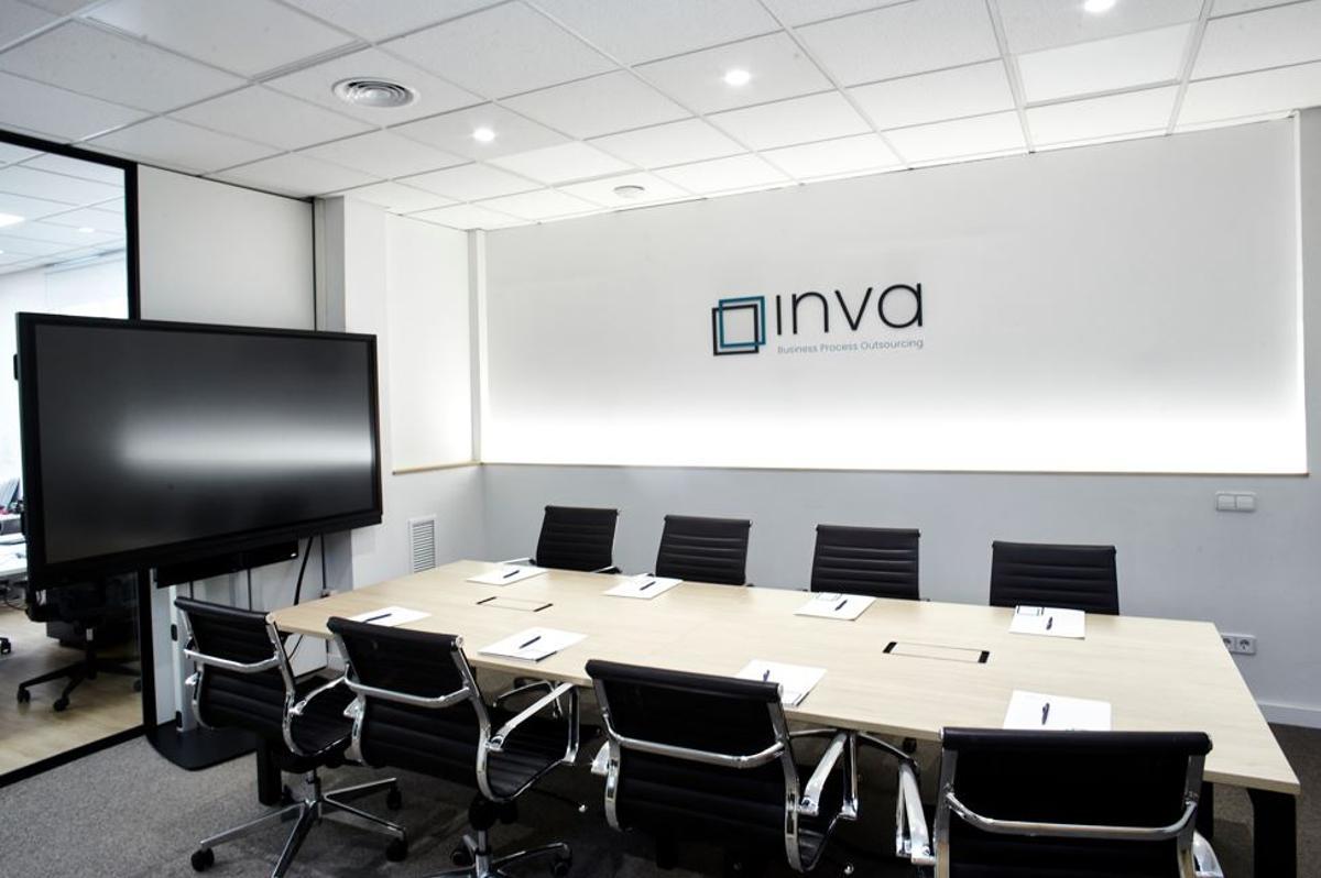 Les antigues instal·lacions d'AEMTIA a Girona amb la nova imatge corporativa d'Inva.