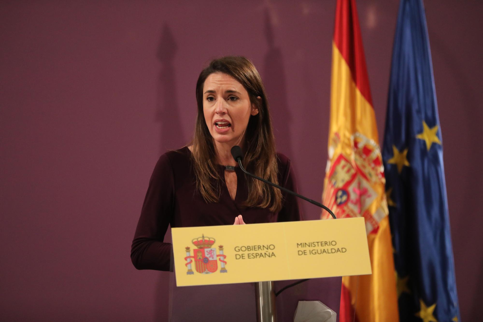 La ministra de Igualdad, Irene Montero, ha pedido a la ciudadanía que esté alerta ante el más mínimo indicio de violencia machista pues en las navidades aumenta el riesgo de sufrir agresiones.