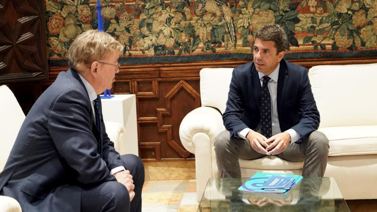 El presidente de la Generalitat, Ximo Puig, y el presidente del PPCV, Carlos Mazón, reunidos en el Palau.