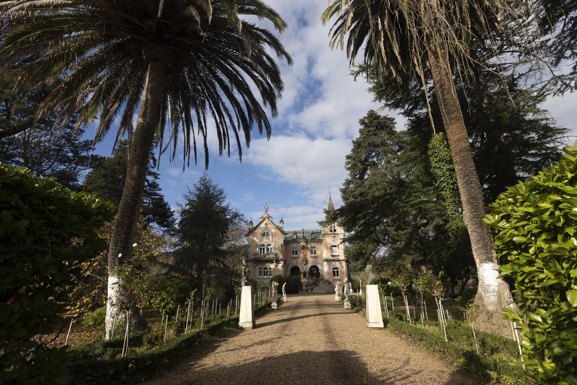 ¿Casa encantada o palacete de ensueño?: Les Baragañes, así es la gran mansión de Villaviciosa