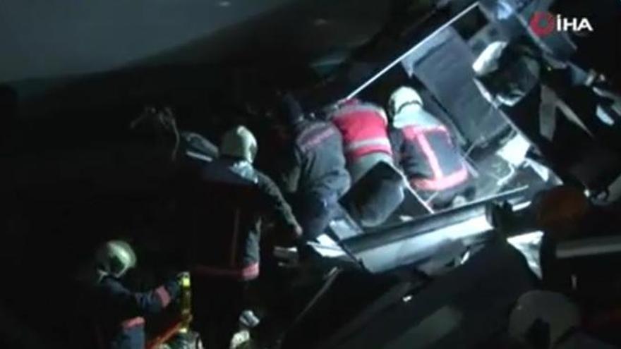 Varios muertos en un accidente de un tren de alta velocidad en Turquía