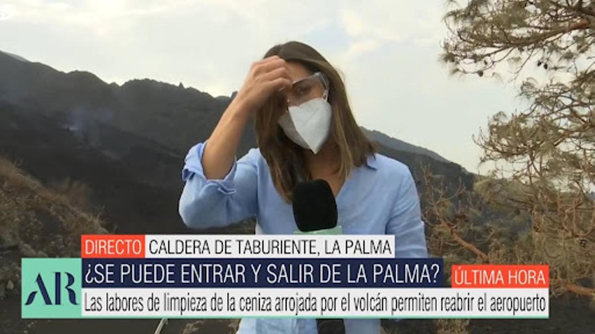 Una reportera de Ana Rosa, rescatada por la Guardia Civil tras imprudencia en el volcán de La Palma