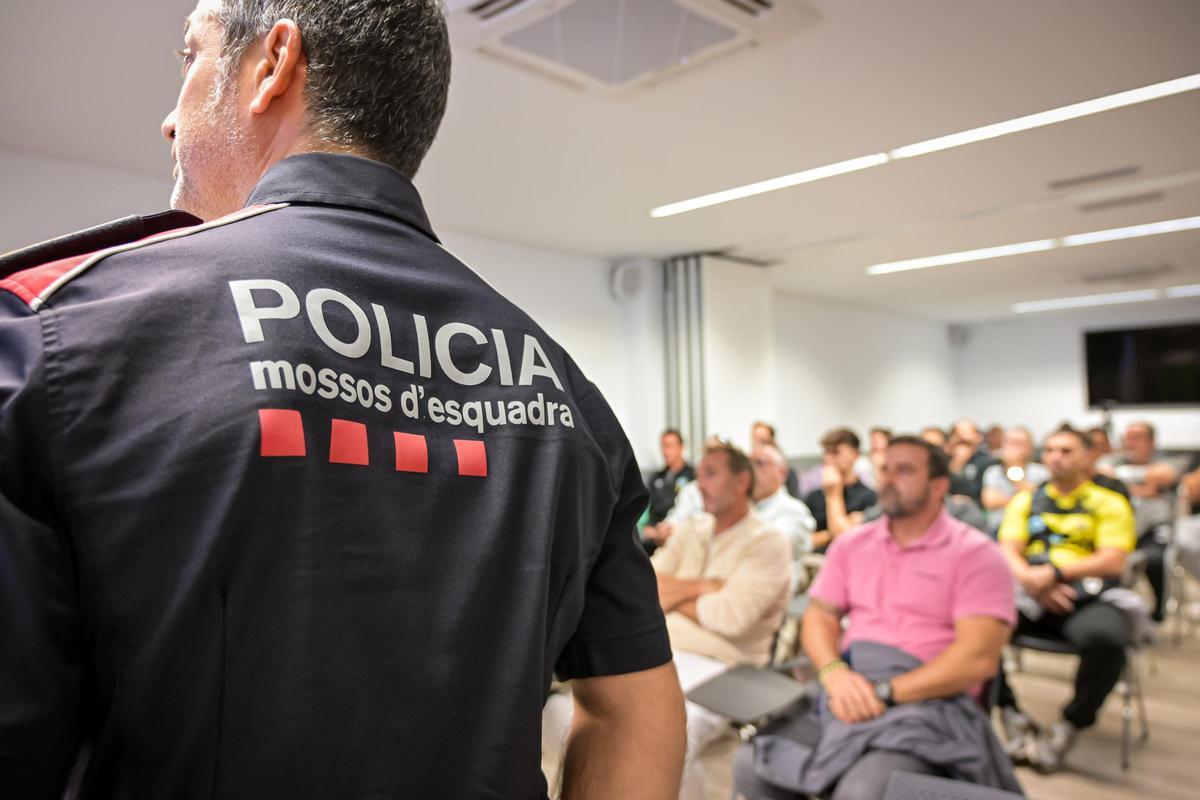 Los Mossos hicieron formación en la Federación Catalana de Fútbol
