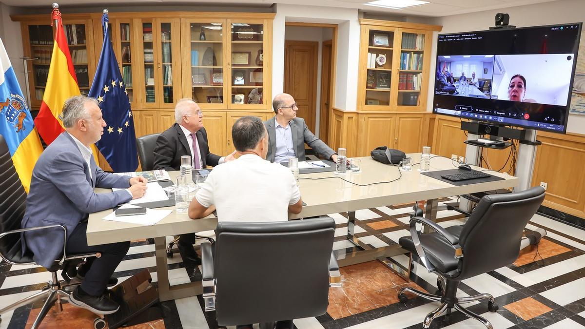 Imagen de la reunión mantenida este martes entre los diferentes colectivos implicados.