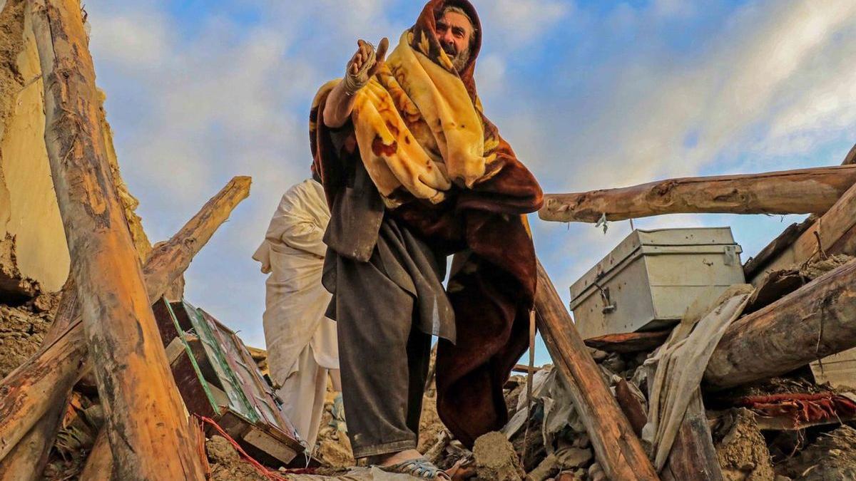 Empieza a llegar la ayuda humanitaria a Afganistán tras el terremoto.