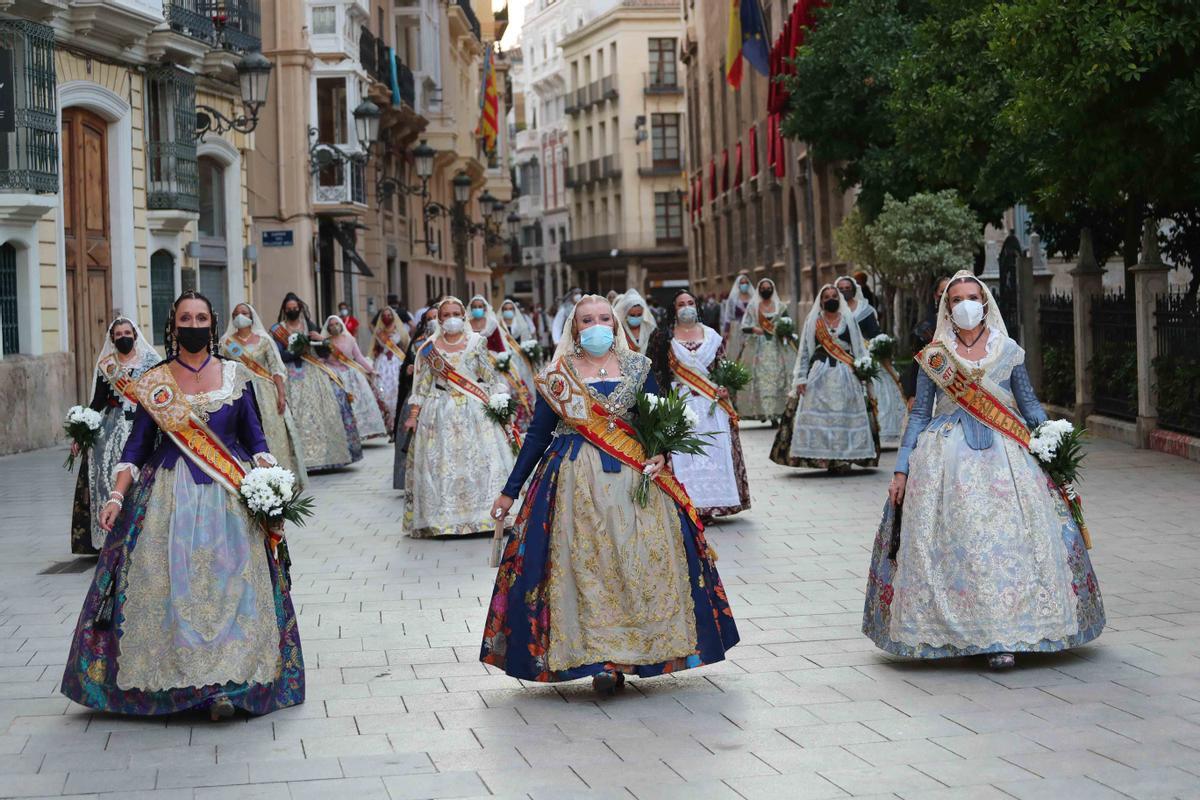 Búscate en el primer día de la ofrenda por la Calle Caballeros de las 20:00 a las 21:00