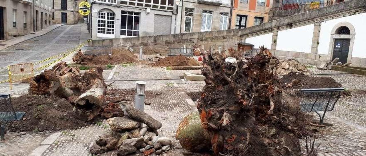 Situación en la que se encuentra la plaza de San Marcial, en fase de rehabilitación. // FdeV