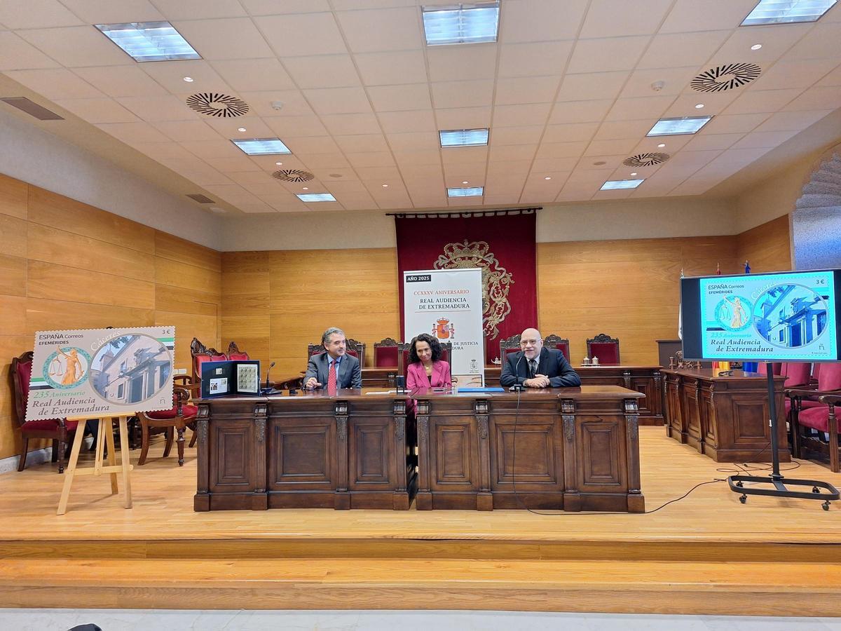 Acto ante la prensa.