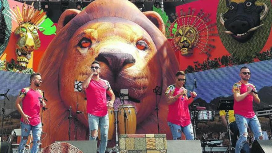 El grupo Bomba durante la verbena de día