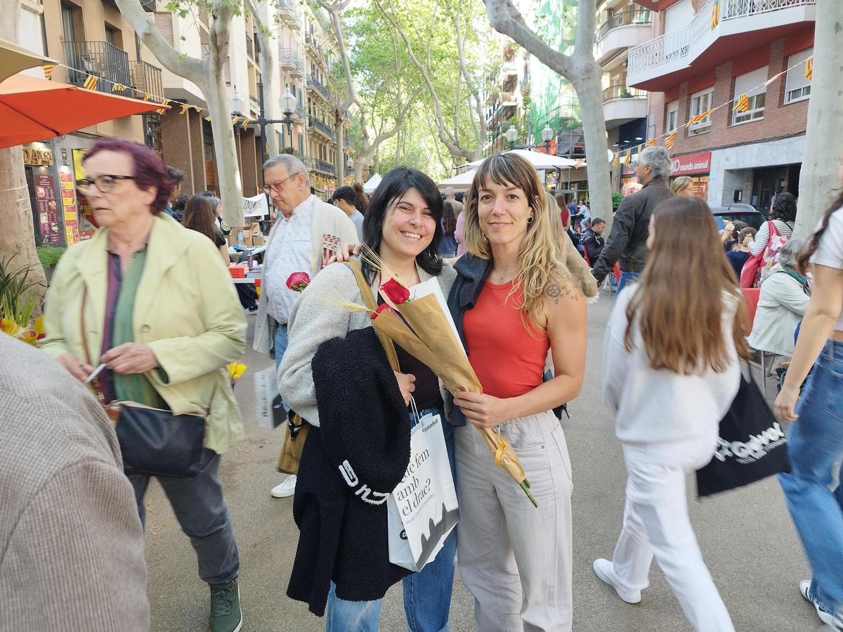 Laia Dé Eguía y Sandra Domper, en la Rambla del Poblenou