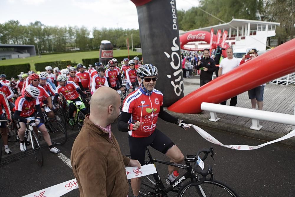 Marcha cicloturista de homenaje a Tony Rominguer en Gijón