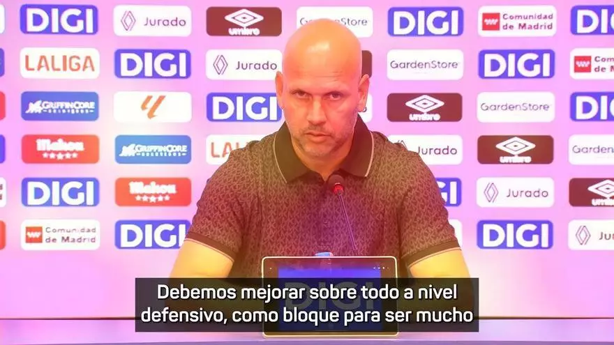 El entrenador del Racing se pone del lado de los rayistas: "Estaba desubicado"