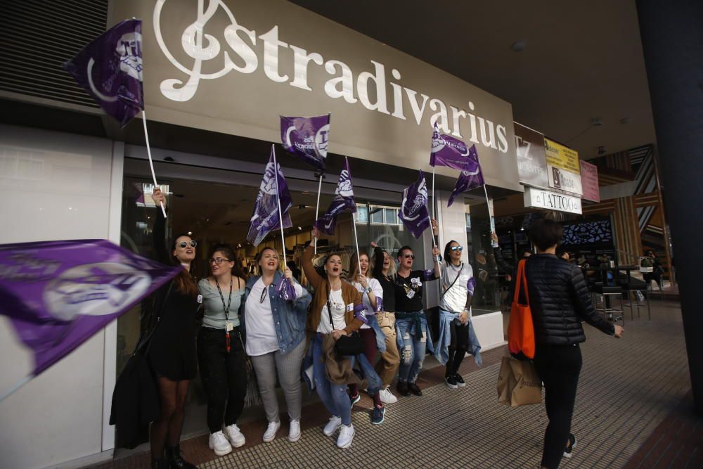 Los sindicatos UGT y CCOO en l'Alacantí-Les Marinas han recorrido hoy las principales calles del centro de la ciudad de Alicante.