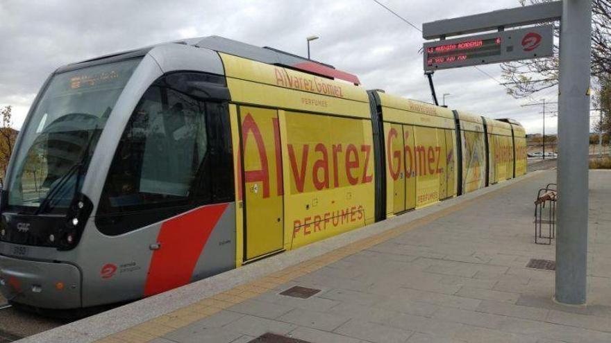 Zaragoza se compromete con la accesibilidad en los tranvías con publicidad