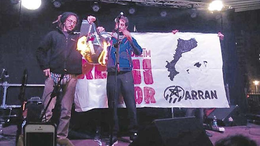 En la manifestación del año pasado se quemó un retrato del Rey.