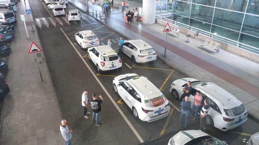 Taxistas de Elche recurren los requisitos para obtener nuevas licencias