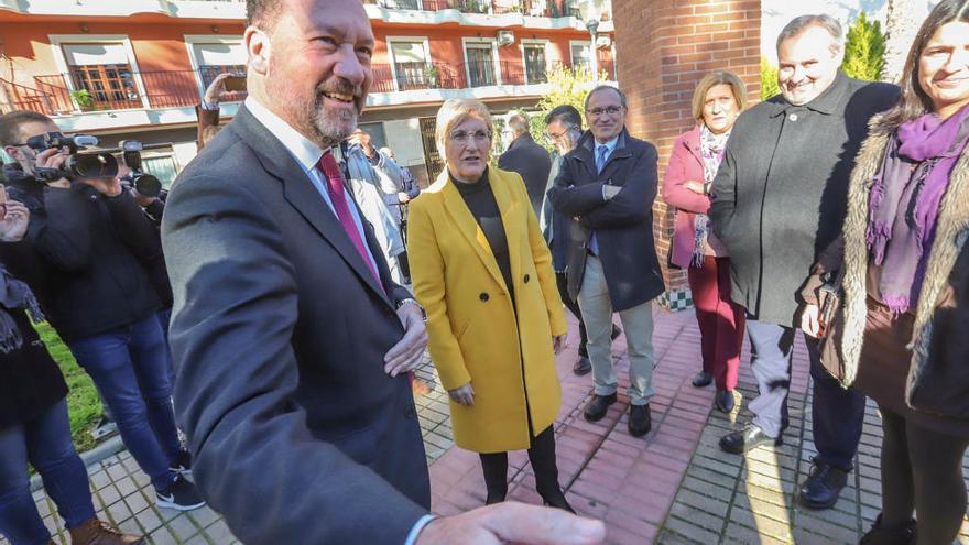 Emilio Bascuñana, junto a la consellera de Sanidad Ana Barceló, durante la inauguración del Centro de Salud del Rabaloche