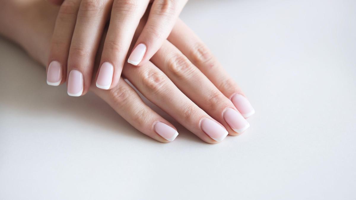 Cómo llevar el 'french invisible', la tendencia en manicura que triunfa esta temporada