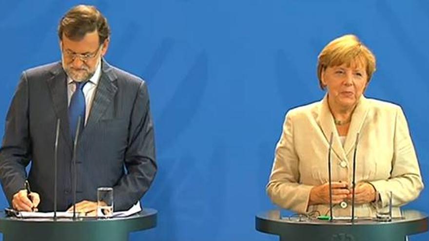 Merkel pide &quot;respeto&quot; a la legalidad y a la &quot;integridad territorial&quot; de los estados de la UE