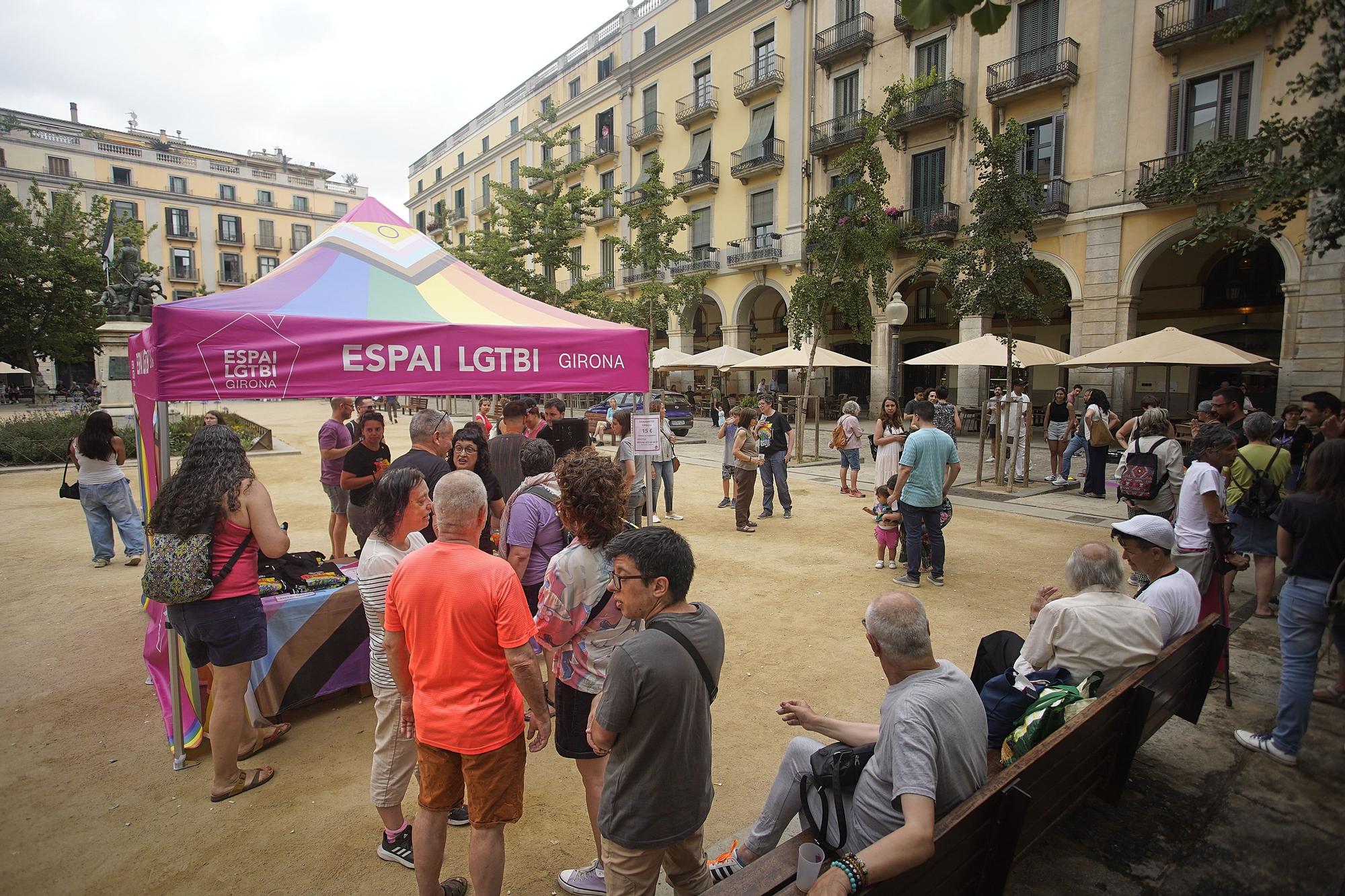 Les imatges de la restitució de la placa de Girona dels 50 anys de la revolta Stonewall