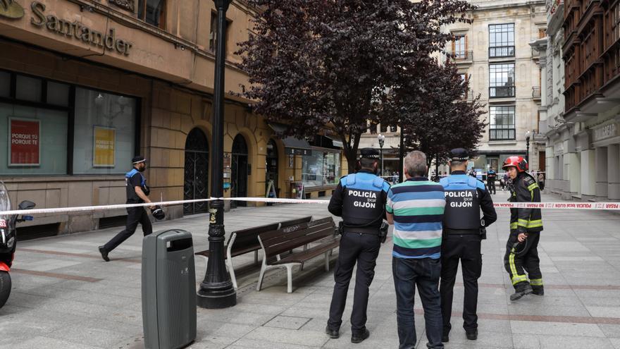 Gran expectación en la calle Asturias por un escape de gas en un piso en obras