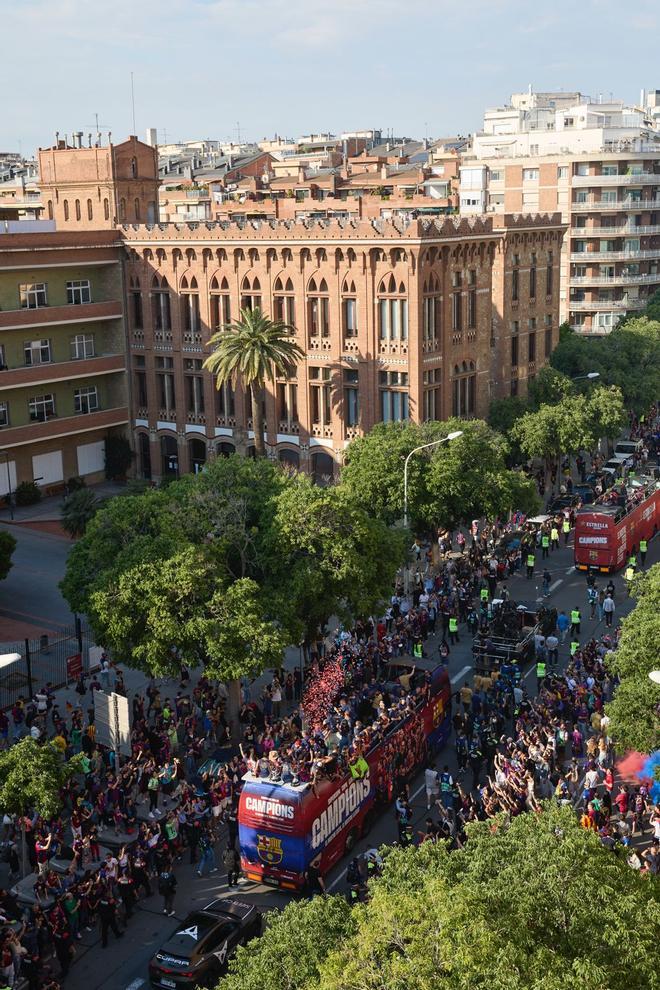 ¡De locos! Las mejores imágenes de una ciudad entregada al Barça