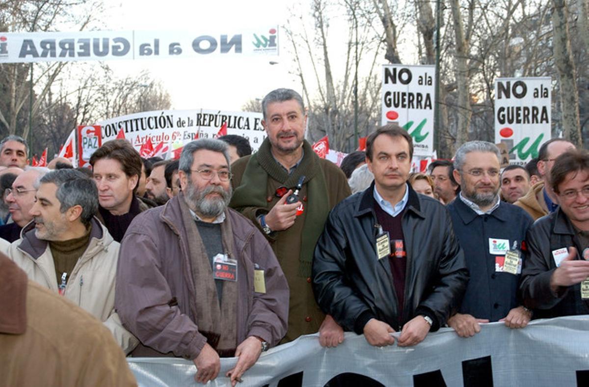 Cándido Méndez y José María Fidalgo, secretarios generales de UGT y CCOO, respectivamente, junto a José Luis Rodríguez Zapatero y Gaspar Llamazares, en la marcha de Madrid.