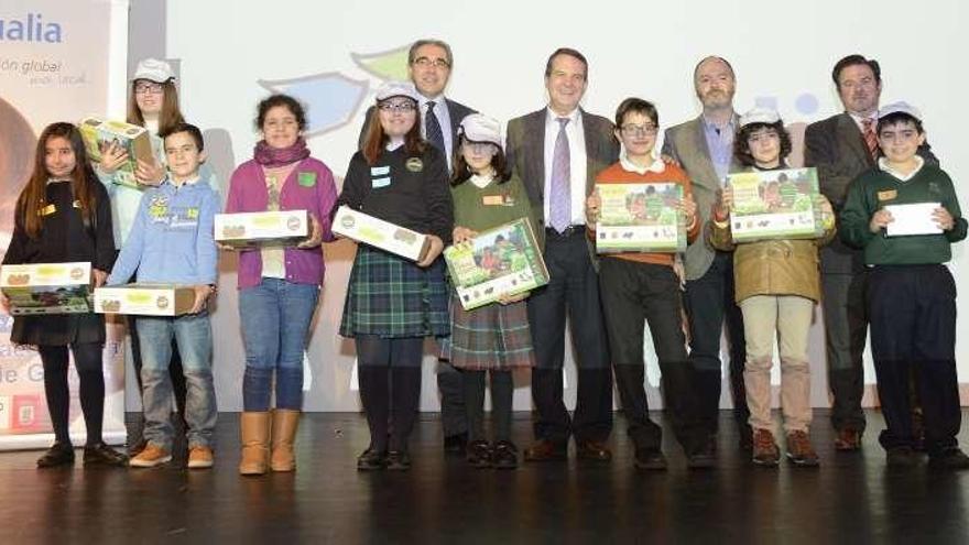 Los alumnos ganadores del concurso de dibujo. // FdV