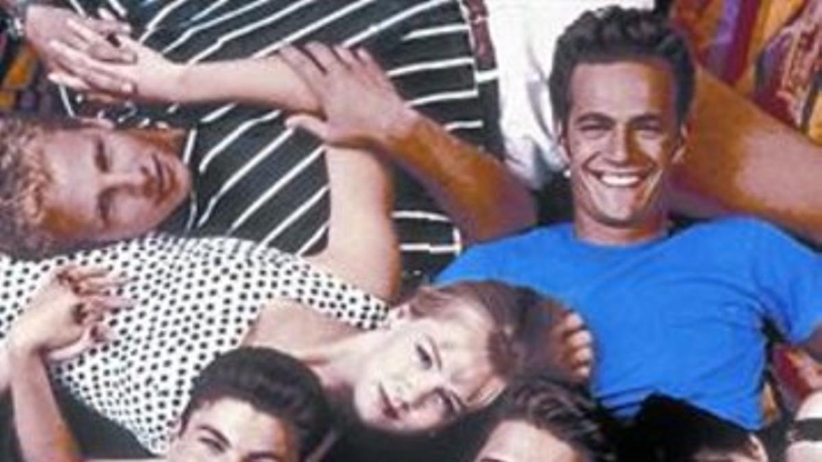 Una imagen promocional de los actores de 'Sensación de vivir': arriba, Ian Ziering, Jennie Garth y Luke Perry; en el centro, Tori Spelling, Brian Austin Green, Jason Priestley, Shannen Doherty; debajo, Gabrielle Carteris.