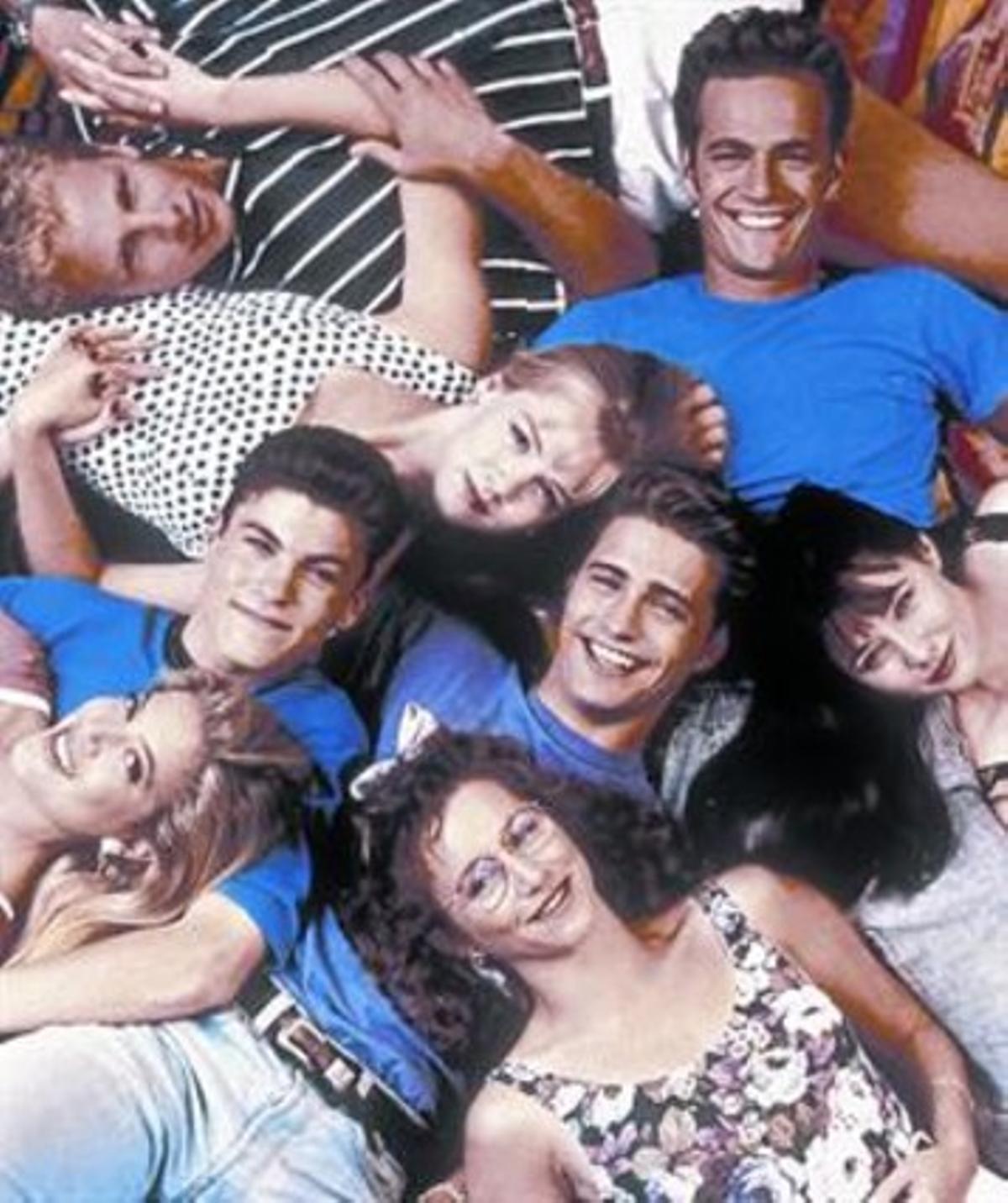 Una imatge promocional dels actors de ’Sensación de vivir’: a dalt, Ian Ziering, Jennie Garth i Luke Perry; al centre, Tori Spelling, Brian Austin Green, Jason Priestley i Shannen Doherty; a sota, Gabrielle Carteris. Una imatge promocional dels actors de ’Sensación de vivir’: a dalt, Ian Ziering, Jennie Garth i Luke Perry; al centre, Tori Spelling, Brian Austin Green, Jason Priestley i Shannen Doherty; a sota, Gabrielle Carteris.