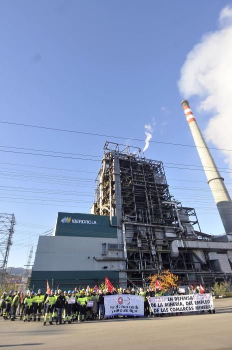 Protestas de los trabajadores de Lada por el futuro de la térmica