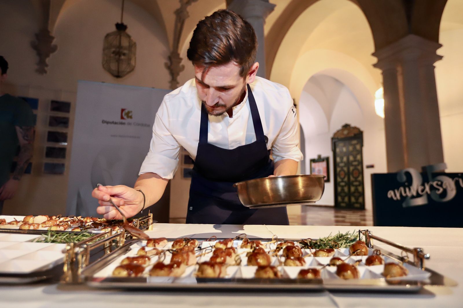 Un showcooking inaugura el 25 aniversario de Intercaza