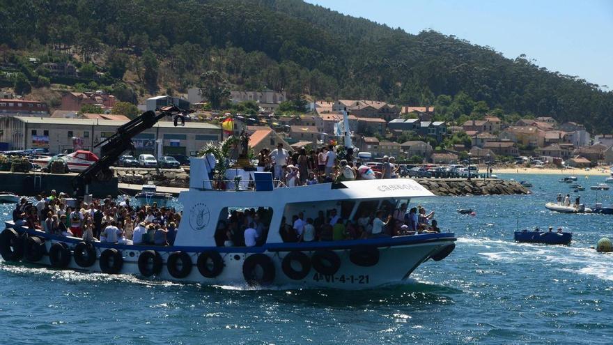 Aldán surca su ría en homenaje a la Virgen del Carmen