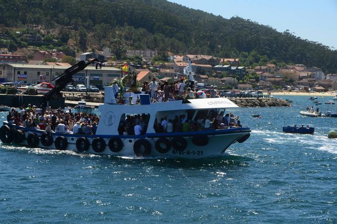 Aldán surca su ría en homenaje a la Virgen del Carmen