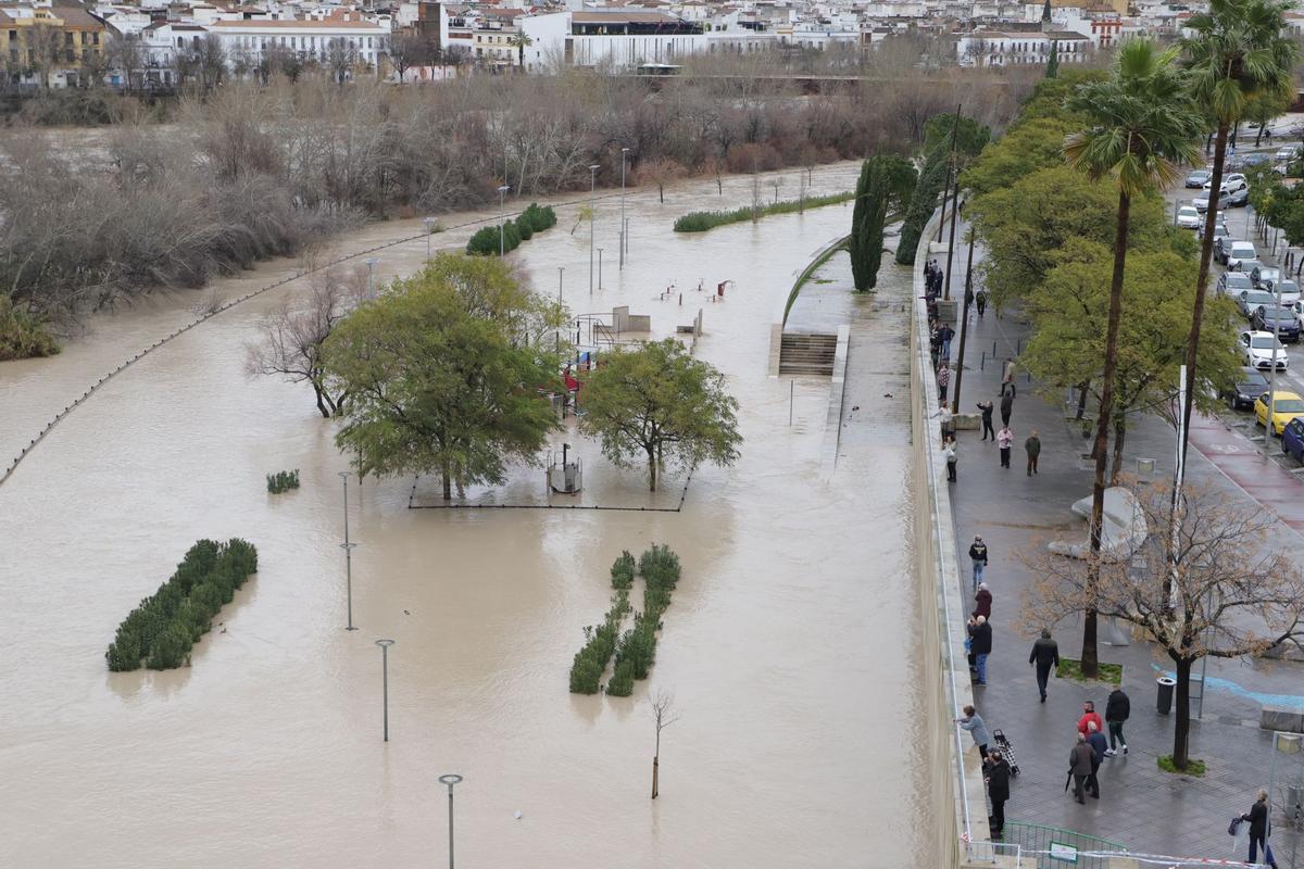 El río Guadalquivir supera los 5,5 metros a su paso por Córdoba
