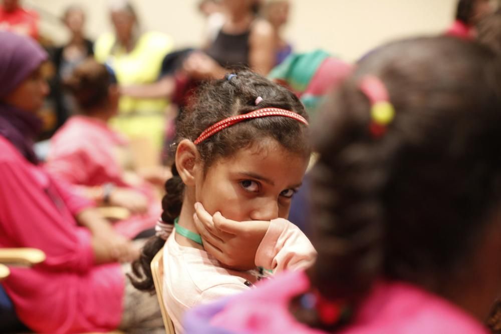 Llegada de niños saharahuis al centro de los Canapés