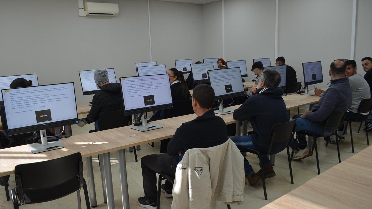 Primer examen del carnet de conducir digital en el Vivero de Empresas de Benavente.