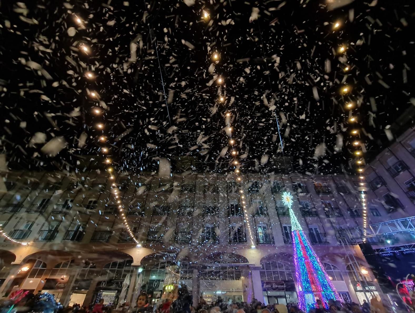 La Plaza Mayor de Elda durante el acto de apertura de la Navidad.