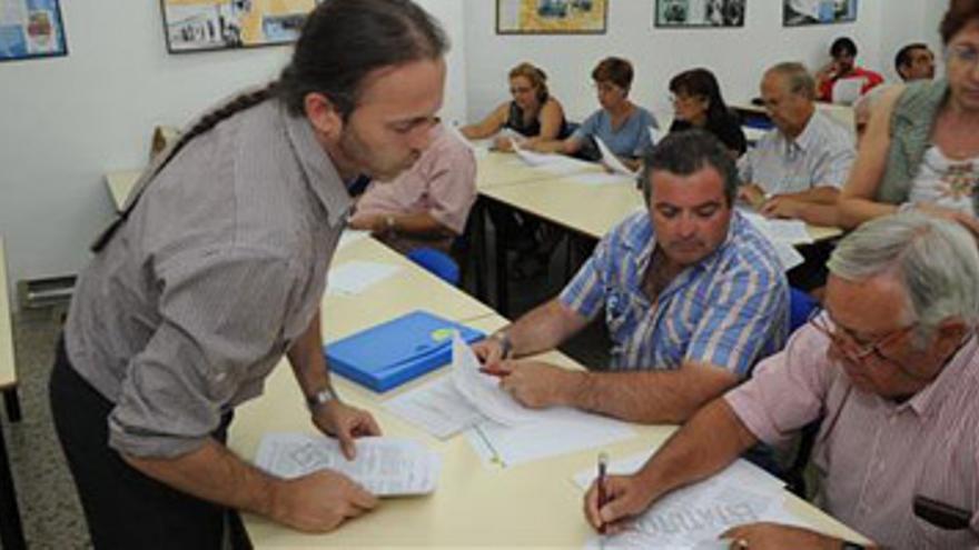 Los colectivos vecinales de Cáceres proponen que se reduzcan sus ayudas un 15%