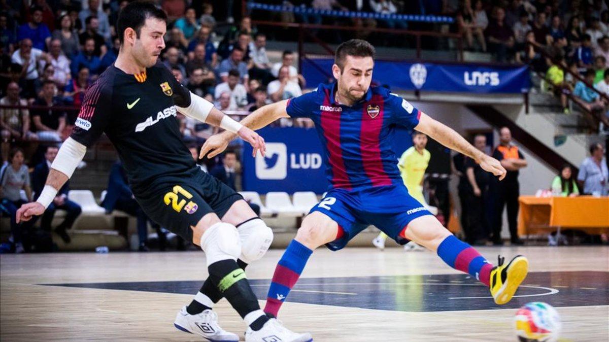 El trigoleador Cecilio fue una pesadilla para el Barça Lassa El trigoleador Cecilio fue una pesadilla para el Barça Lassa