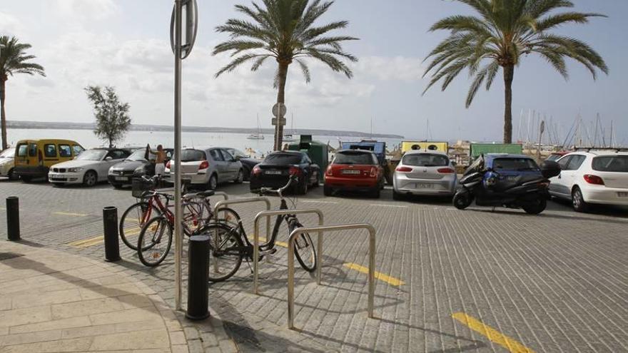 Parking para bicis donde la grúa se llevó una