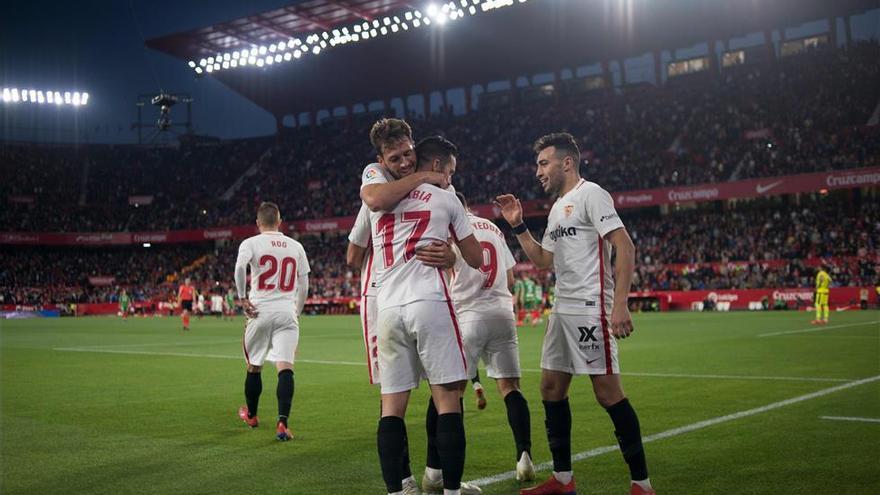 El Sevilla se impone al Alavés y se aferra a Europa
