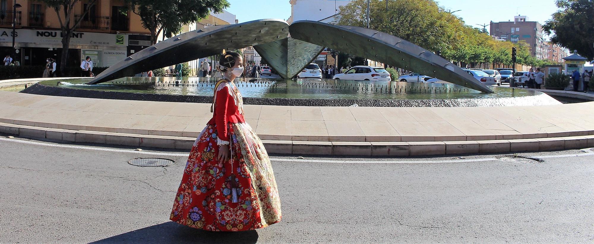 Carmen, Nerea y las cortes acompañan a las fallas de Quart y Xirivella en la procesión de la Senyera