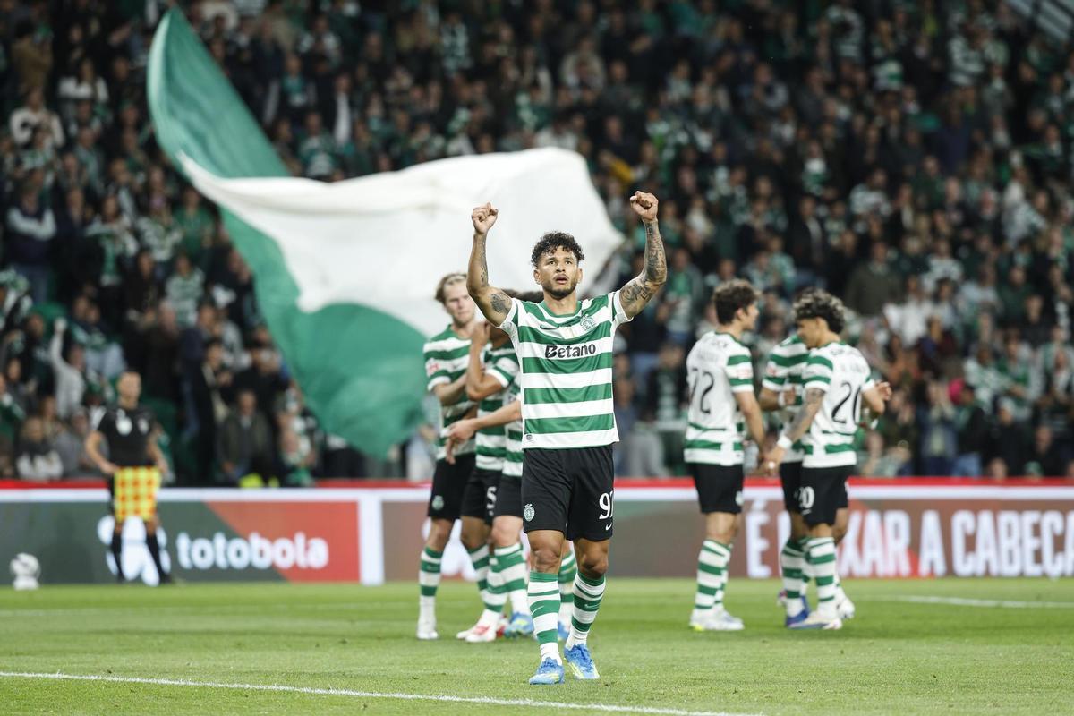 Luis Suárez celebra su gol frente al Gil Vicente en el José Alvalade